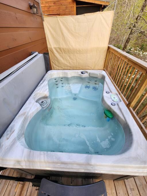 Dancing Bear Cabin- Relax & Enjoy! Sevierville Exterior foto
