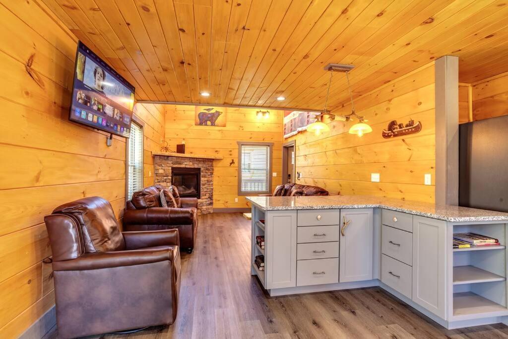 Dancing Bear Cabin- Relax & Enjoy! Sevierville Exterior foto