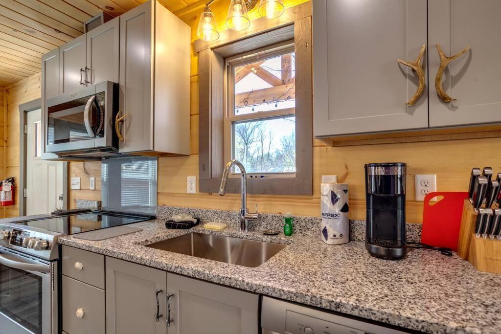 Dancing Bear Cabin- Relax & Enjoy! Sevierville Exterior foto